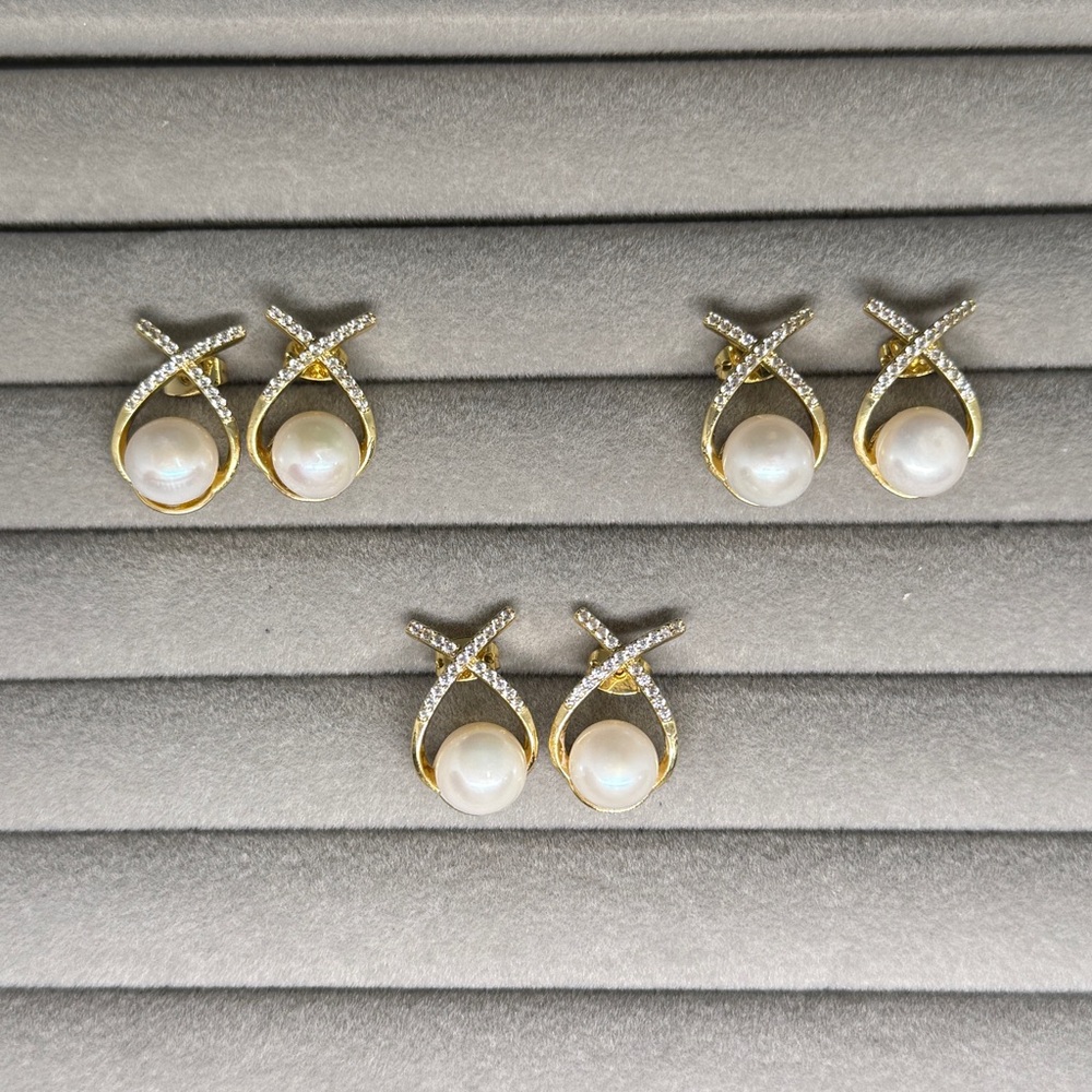 Elegant Gold and Pearl Earrings